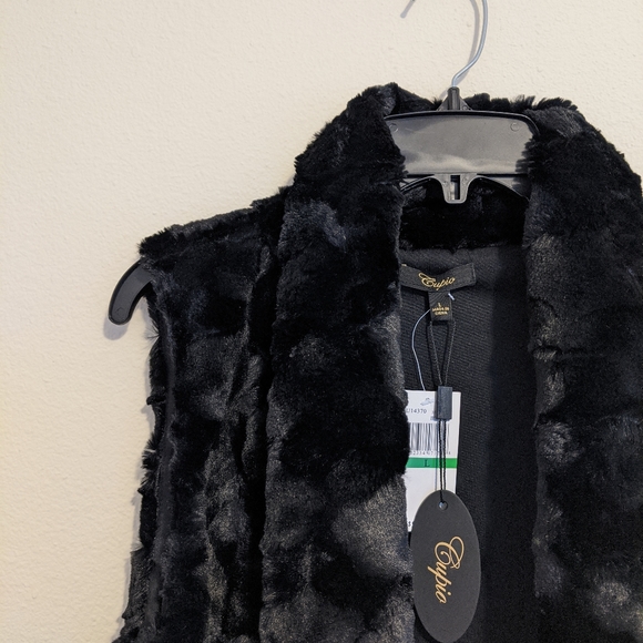 Cupio Black Furry Vest - Picture 3 of 3